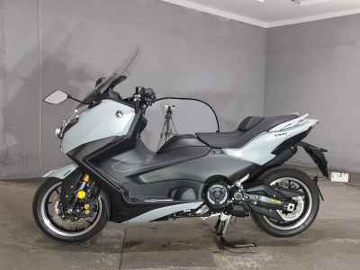 Yamaha TMAX 560 2025