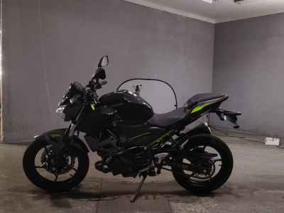 Kawasaki Z400 2022