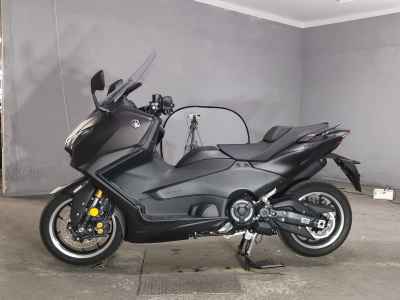 Yamaha TMAX 560 2025
