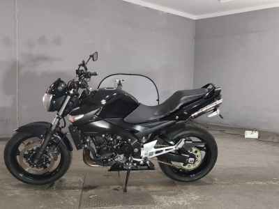 Suzuki GSR400 2011