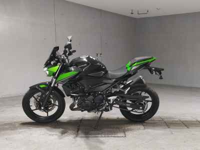 Kawasaki Z400 2022