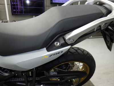 Honda CB400SFV Boldor 2025