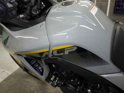 Honda CB400SFV Boldor 2025