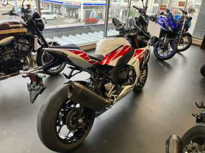 Honda CBR1000RR-R FB SP 2023