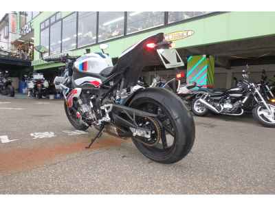 BMW M1000R 2023