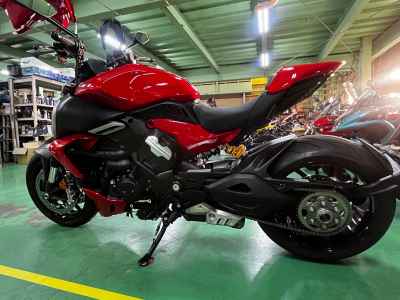 Ducati Diavel V4 2023