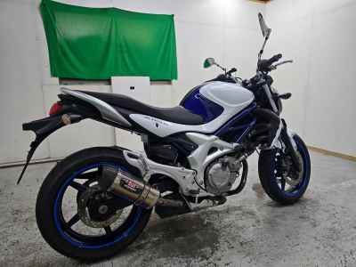 Suzuki Gladius SFV400 2010