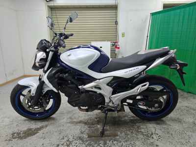Suzuki Gladius SFV400 2010