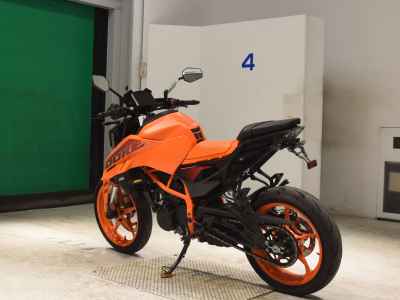 KTM 390 Duke 2024