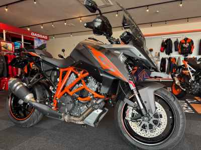 KTM 1290 Super Duke GT 2019