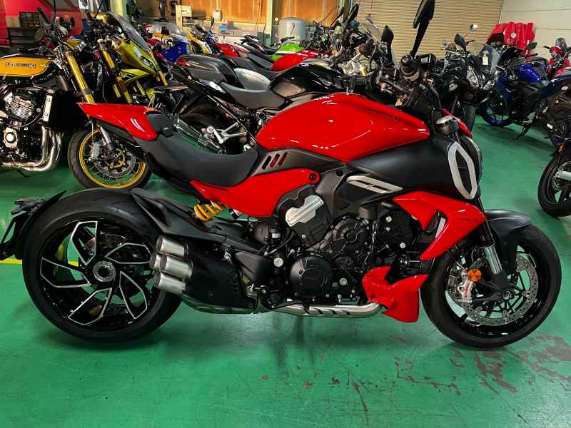 Ducati Diavel V4 2023