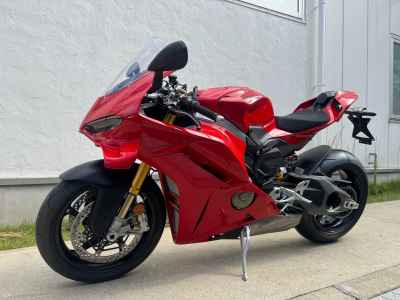 Ducati Panigale V4S 2025