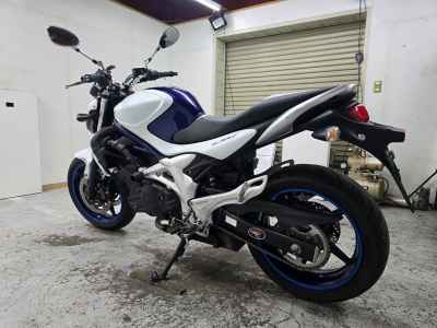 Suzuki Gladius SFV400 2010