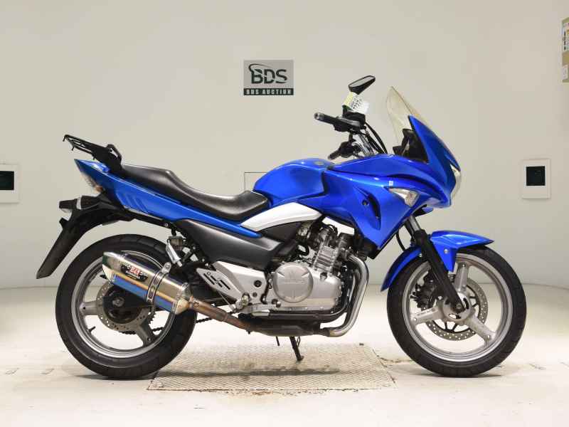 Suzuki GSR250S