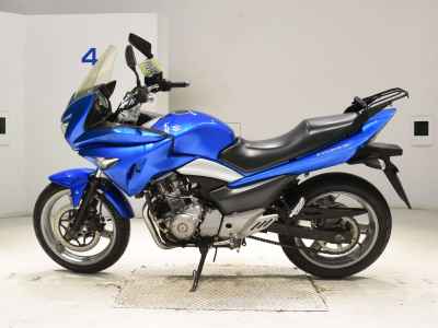Suzuki GSR250S