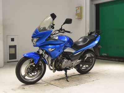 Suzuki GSR250S