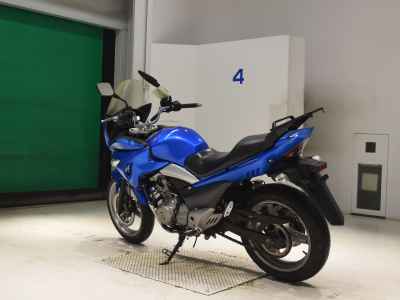 Suzuki GSR250S