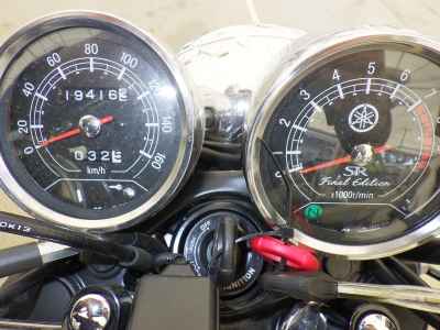 Yamaha SR400 2021
