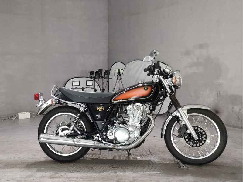 Yamaha SR400 2021