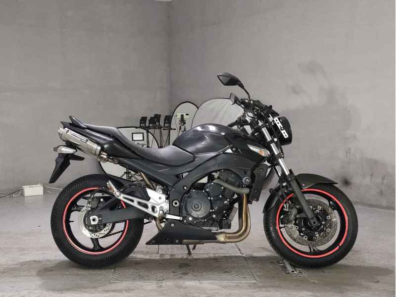 Suzuki GSR400 2010