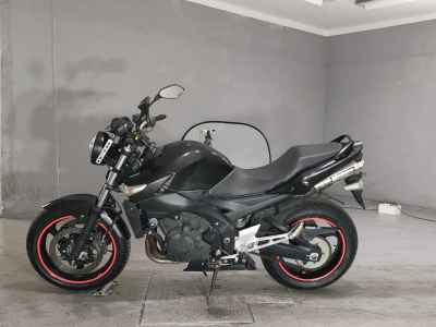 Suzuki GSR400 2010