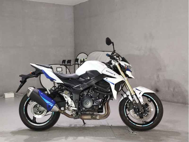 Suzuki GSR750 2011