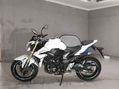 Suzuki GSR750 2011
