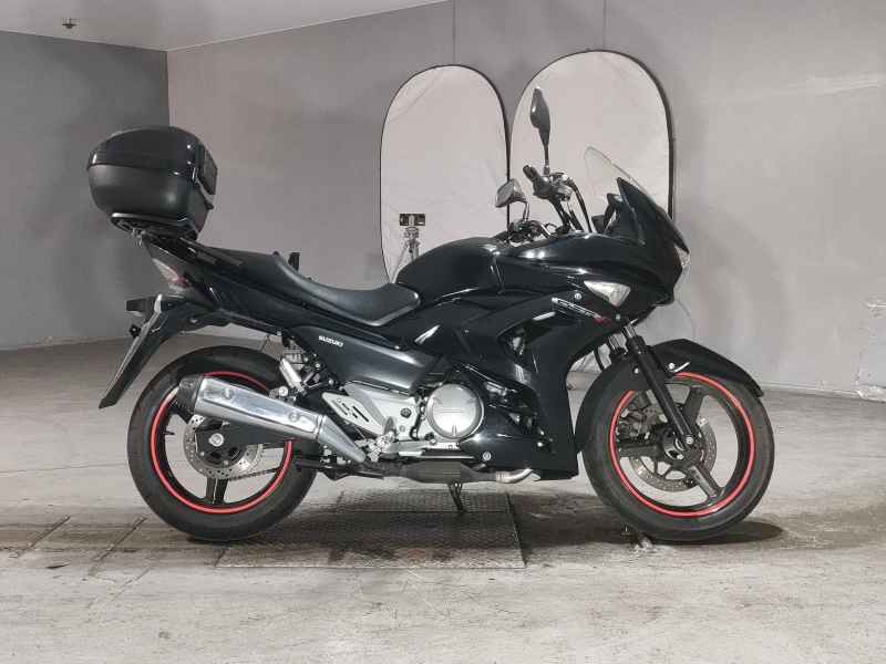 Suzuki GSR250F