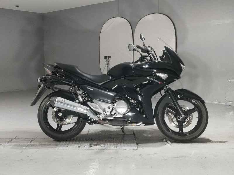 Suzuki GSR250F