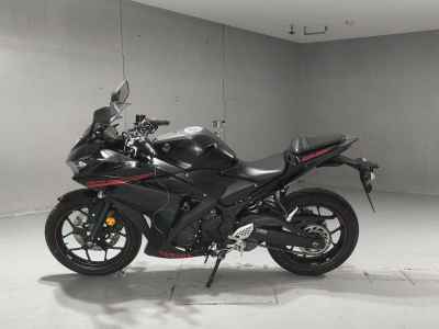 Yamaha YZF-R25 2015