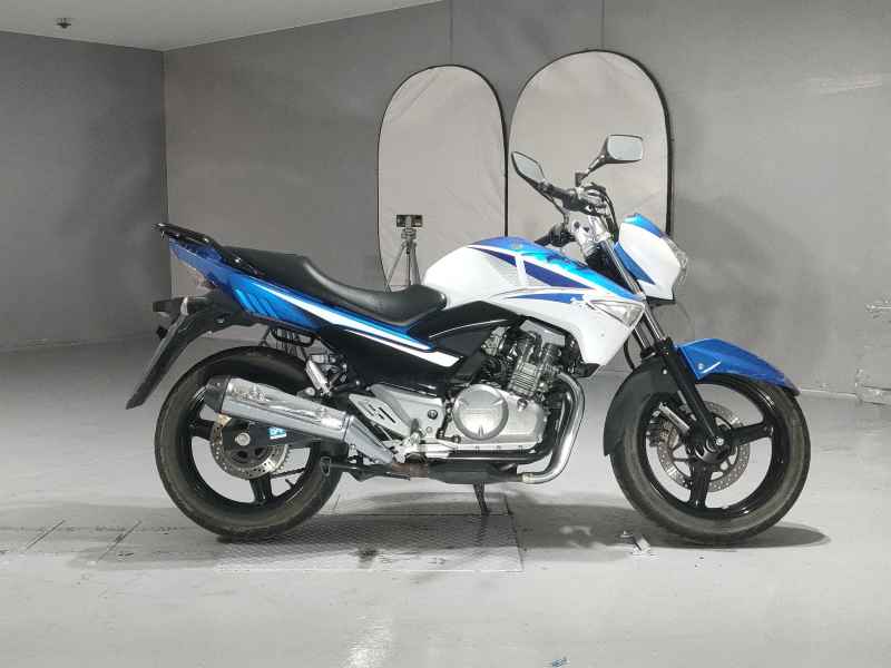 Suzuki GSR250