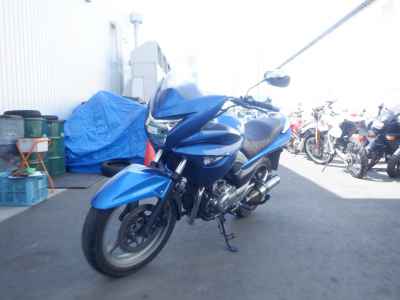 Suzuki GSR250S