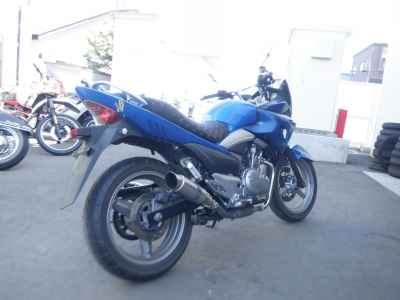 Suzuki GSR250S
