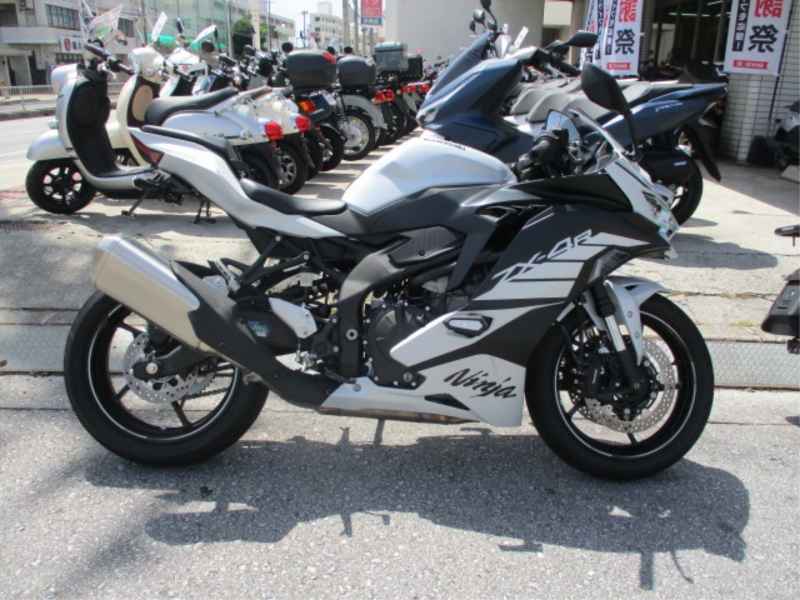 Kawasaki Ninja ZX 4RR 2025
