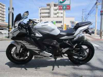 Kawasaki Ninja ZX 4RR 2025