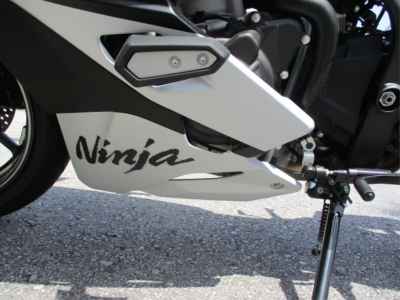 Kawasaki Ninja ZX 4RR 2025