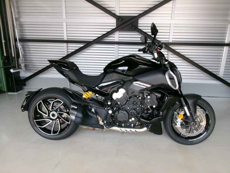 Ducati Diavel V4 2024