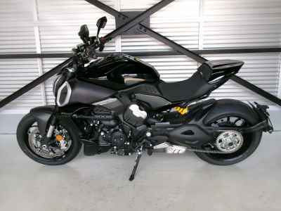 Ducati Diavel V4 2024