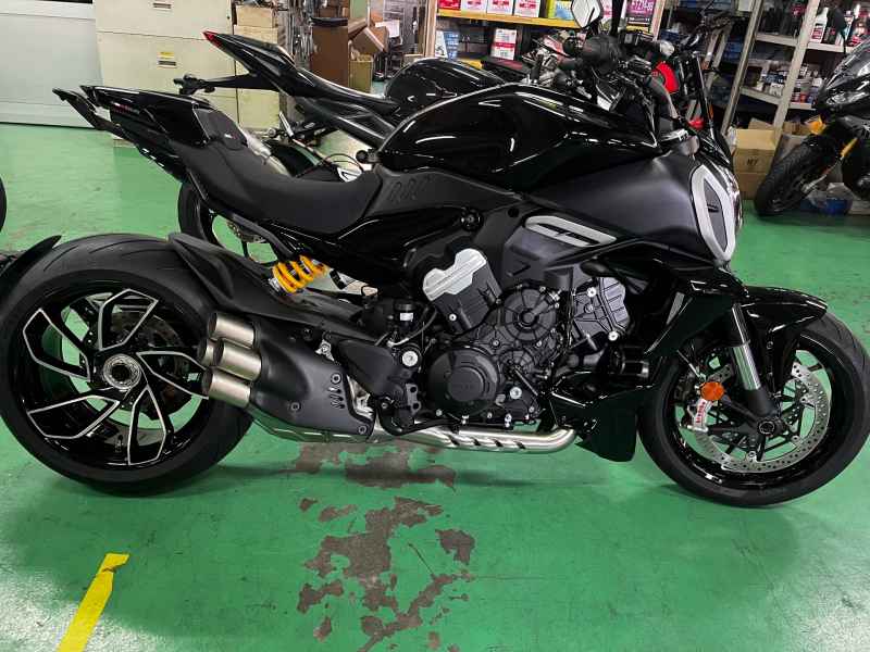 Ducati Diavel V4 2024
