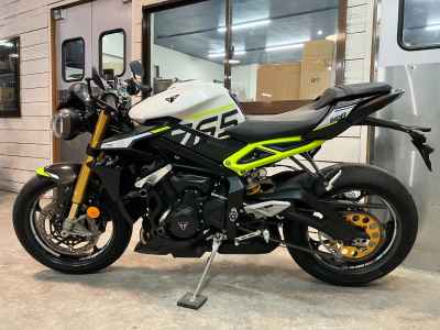Triumph Street Triple 2023