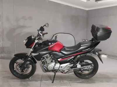 Suzuki GSR250