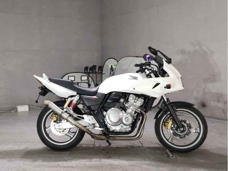 Honda CB400 Super Boldor 2009