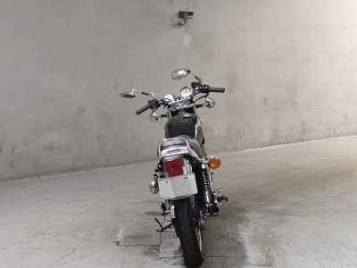 Yamaha SR400 2021
