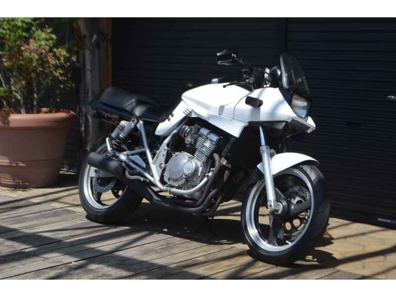Suzuki GSX250S Katana