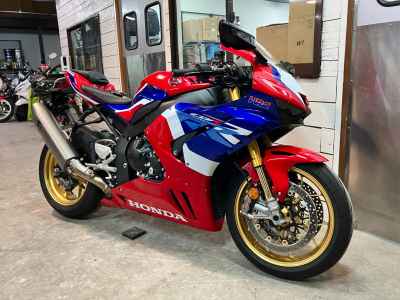 Honda CBR1000RR-R FB SP 2023