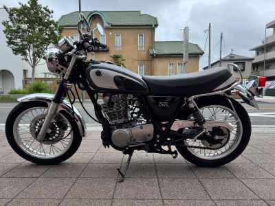 Yamaha SR400 2021