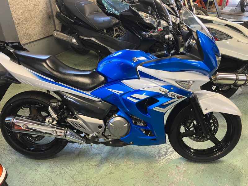 Suzuki GSR250F