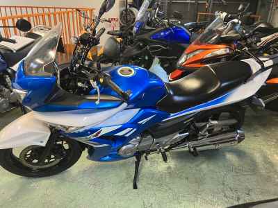 Suzuki GSR250F
