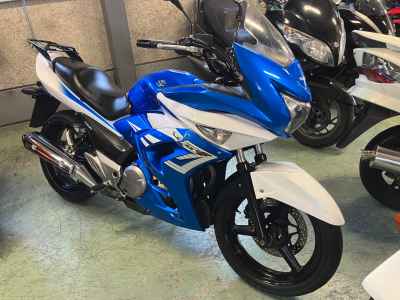Suzuki GSR250F