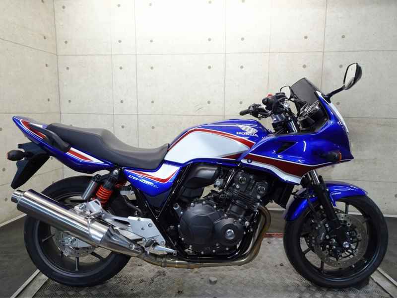 Honda CB400 Super Boldor 2024